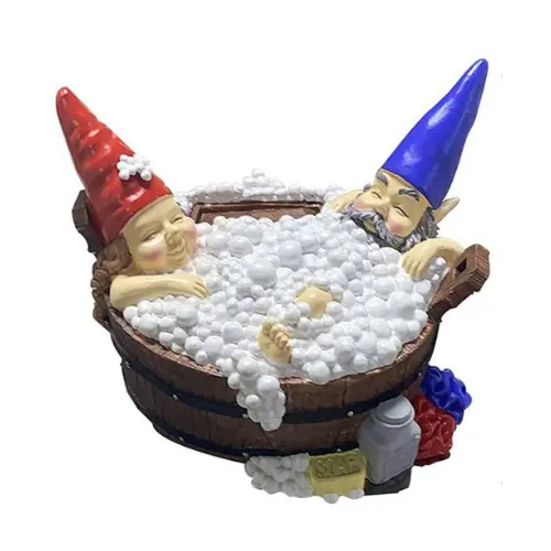Nain de Jardin qui prend un Bain