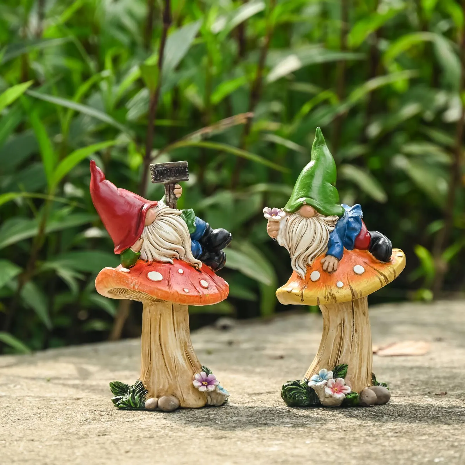Couple de Nains de Jardin sur un Champignon – Image 2