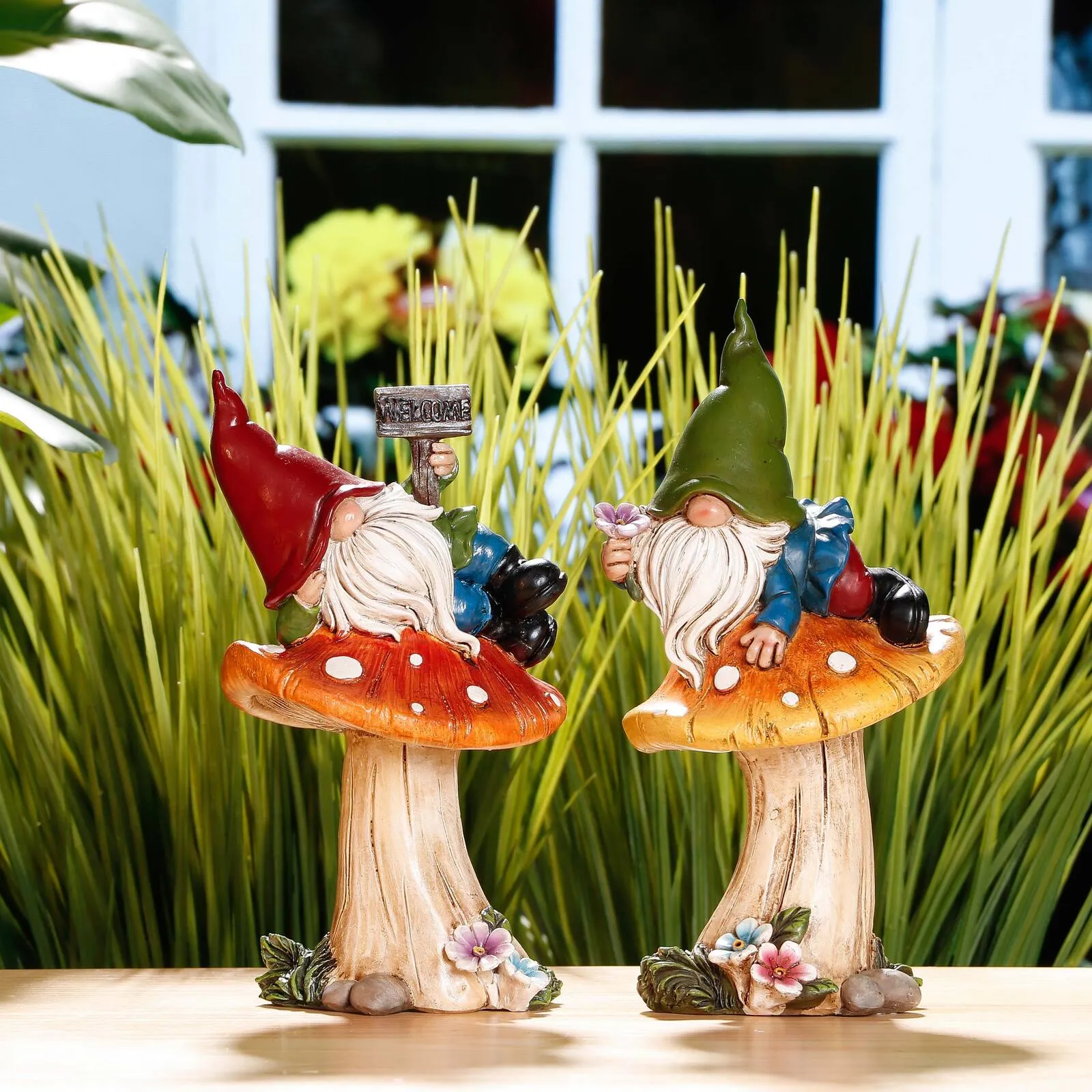Couple de Nains de Jardin sur un Champignon – Image 3