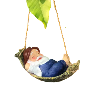 Nain de Jardin Allongé sur son Hamac